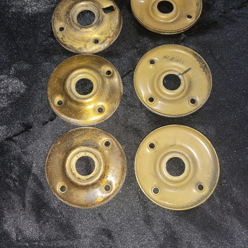 Door mounting plates